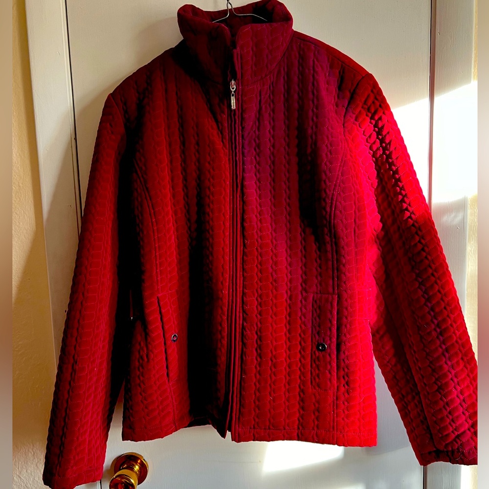 EUC brilliant wine, colored textured jacket by Gallery size L